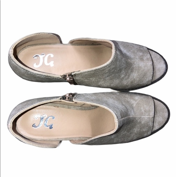 Tan size 8 1/2 open ankle zippered booties - Picture 4 of 9